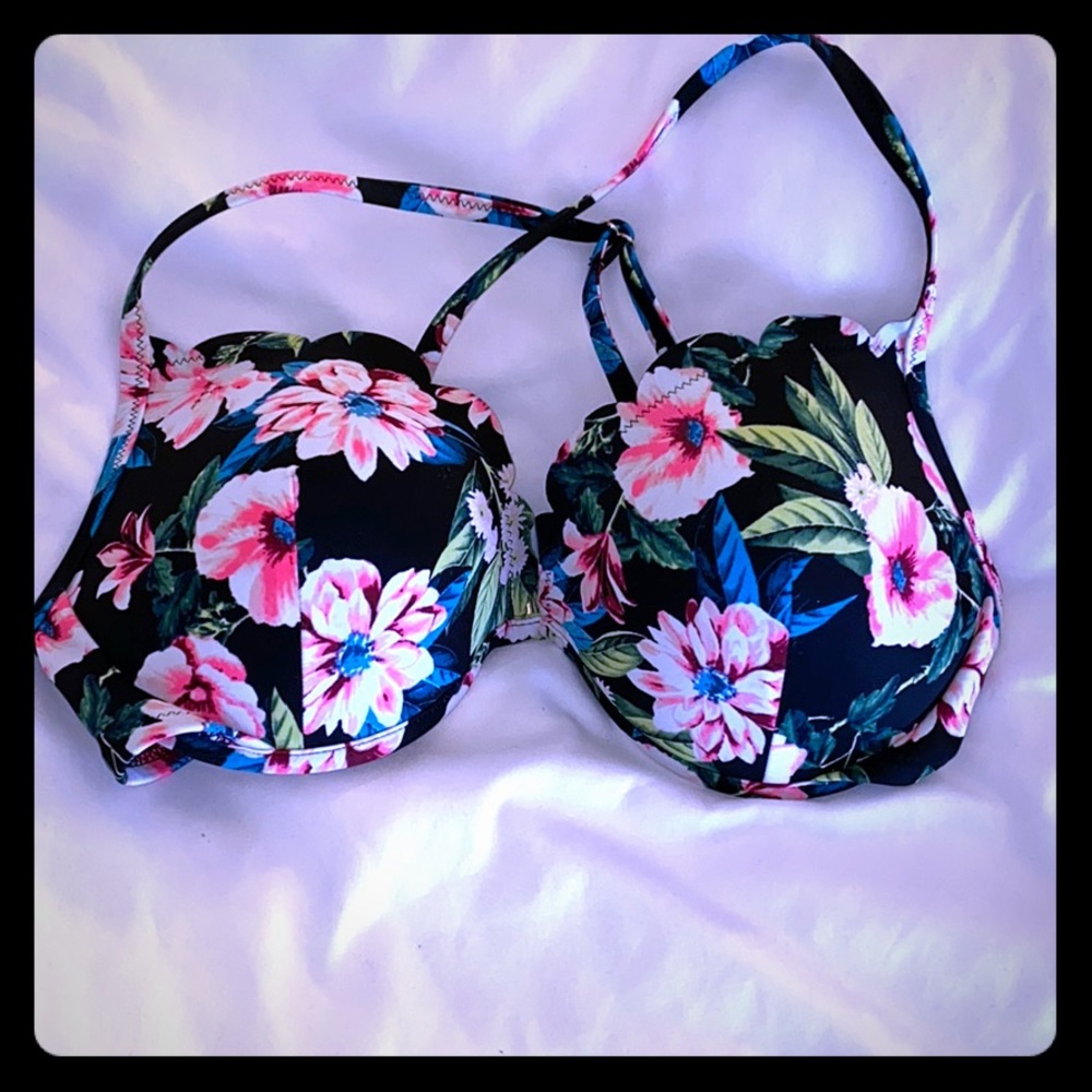 Shade and shore lined bikini top